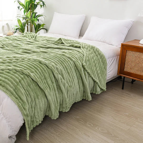 1pc Coperta di flanella tinta unita Morbida coperta calda per divano Divano letto da ufficio Coperta regalo multiuso da viaggio da campeggio 4