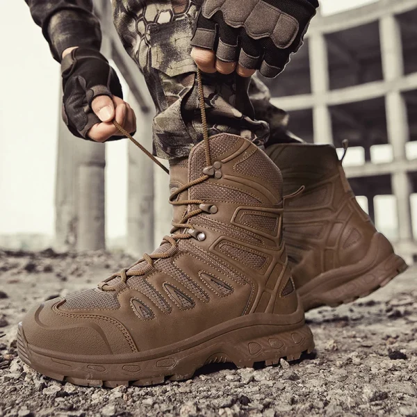 Scarponi da trekking da uomo antiscivolo leggeri impermeabili caccia all'aperto combattimento nel deserto e stivali tattici scarpe da lavoro traspiranti di sicurezza 4