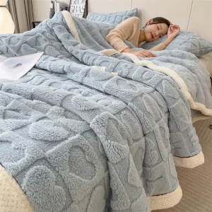 Coperte calde con motivo a cuore lavorato a maglia Coperta invernale morbida e confortevole in velluto corallo spesso a doppia faccia per letto Safa 1