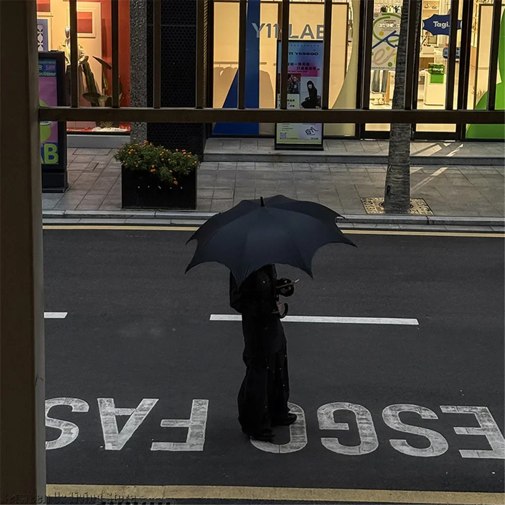 Ombrelli gotici da donna Manico lungo Ombrello automatico a doppio uso per la pioggia del sole Accessorio Lolita scuro Ombrellone in vinile UV per tutte le stagioni 1