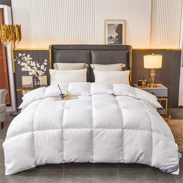 Trapunta invernale in piuma d'oca imitazione Piumino per hotel a cinque stelle Coperta trapuntata trapuntata super morbida e soffice per l'autunno primaverile 4