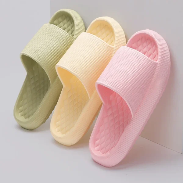 Pantofole a nuvola con fondo spesso donna estate 2024 sandali con plateau con suola morbida leggera donna scarpe da spiaggia antiscivolo casual diapositive 3