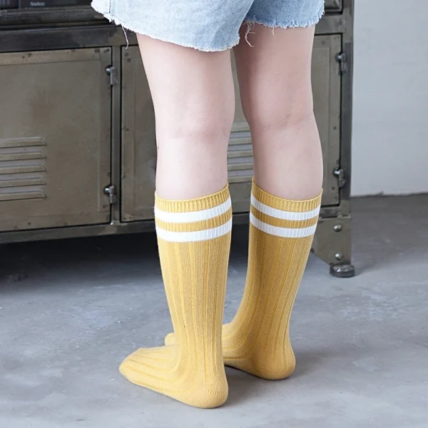 1 paio di calzini lunghi alti al ginocchio per bambini autunno inverno calore morbido cotone calza per la scuola per bambini calzini sportivi a strisce bianche nere 6