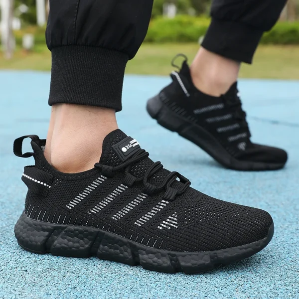 Nuove scarpe da corsa estive con suola morbida da uomo scarpe casual traspiranti in mesh comode scarpe da ginnastica all'aperto versatili alla moda 5