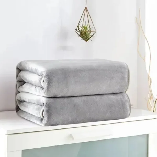 Coperte in flanella tinta unita super morbida calda peluche confortevole leggero scialle al ginocchio coperta trapunte in pile di corallo pisolino da ufficio 4