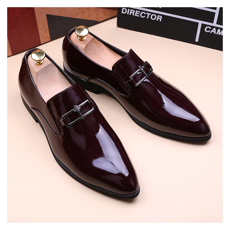 moda uomo abito da festa di nozze scarpe in vernice nero rosso slip-on scarpe a punta firmate mocassini estivi calzature alla moda 3