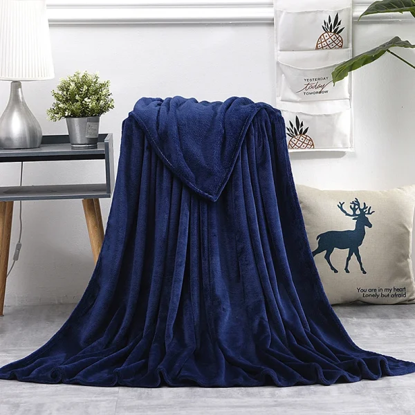 Coperta in flanella tinta unita Morbida coperta in velluto di corallo caldo Coperta invernale per divano Ufficio Aria condizionata Coperta per pisolino yoga 2