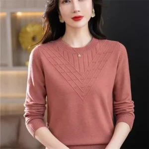 Top in maglia da donna Autunno Inverno 2025Nuovi maglioni straniere Cappotto allentato di alta qualità della madre Camicetta pullover sottile Giacca da donna 1