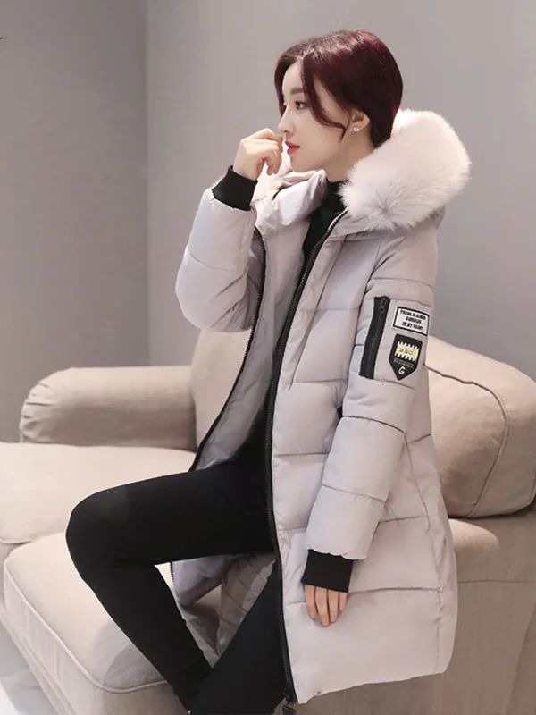 Parka da donna con collo in pelliccia invernale con cappuccio, lettera di moda, tasche con cerniera, design, giacca lunga, cappotti femminili spessi caldi e sottili - immagine 5