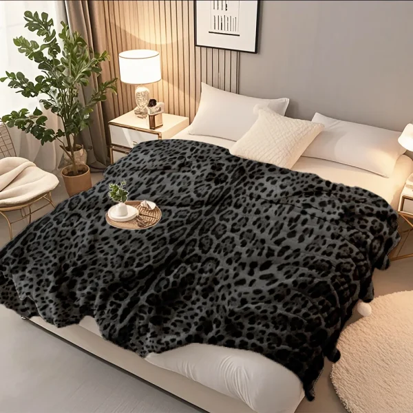 Accogliente coperta morbida in flanella Pelle con stampa leopardata nera Copriletto trapuntato scandinavo con durevole anti-pilling 1