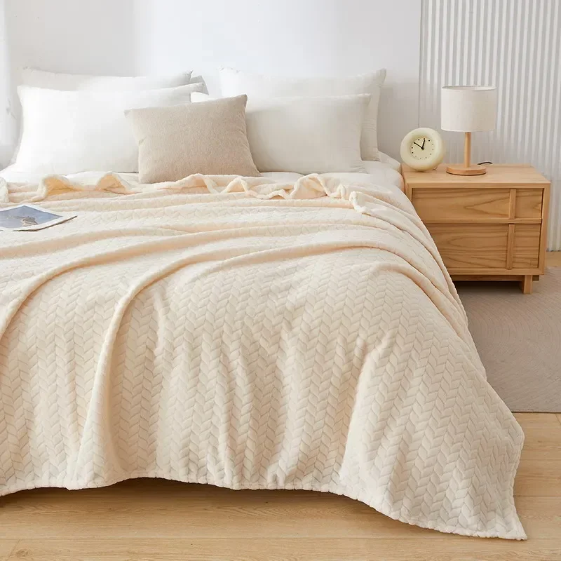 Soffice coperta in velluto corallo, peluche di flanella, comoda coperta morbida per divano, addensata e calda, per camera con aria condizionata, di lusso 3