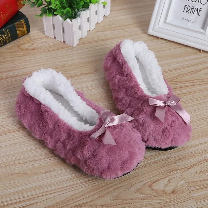 Pantofola invernale calda da donna per la casa in peluche morbida e soffice carina divertente per interni casa femminile antiscivolo scarpe da pavimento da donna cuore amore impugnatura 1