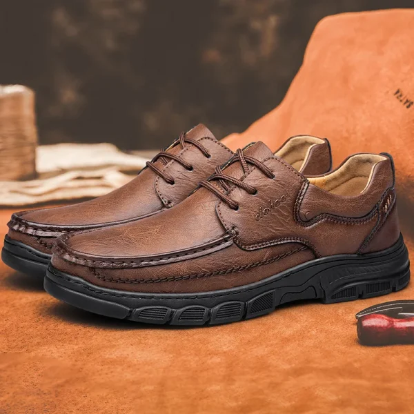 CLOHOO Scarpe da uomo in pelle casual traspiranti con fondo in gomma spessa fatte a mano Mocassini cuciti classici Calzature comode per il tempo libero 3