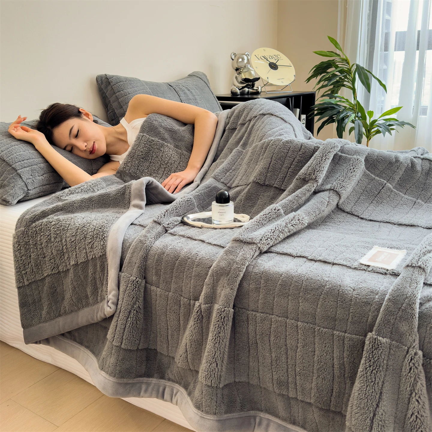 Set di coperte o coperte in morbido peluche tinta unita con federe in pile caldo e leggero, coperte per copriletti per divano letto 1