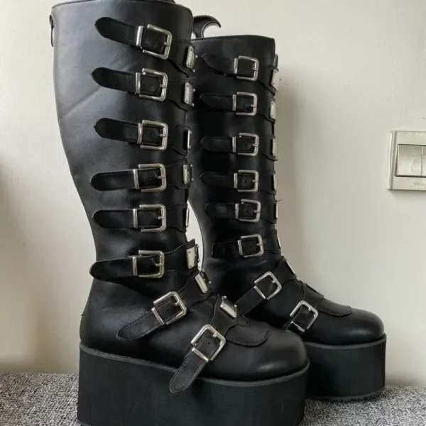 Stivali da donna Cosplay Ladies Tacco alto Zeppe con plateau Stivali alti da donna Cinturino con fibbia gotica Stivali da donna in pelle a tubo lungo Plus Si 5