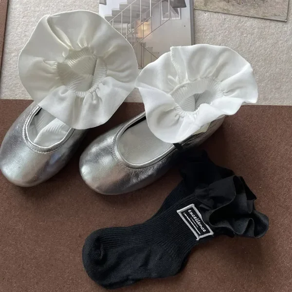 1 paio di calzini al polpaccio per bambini alla moda Semplicity Ins per ragazza Calzini con volant di colore bianco nero per bambini Calzino scolastico primaverile in morbido cotone 2