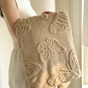 Coperta autunnale in tessuto pile corallo con squisite farfalle 3D Morbide e confortevoli coperte per divani invernali calde Coperta per quattro stagioni 1
