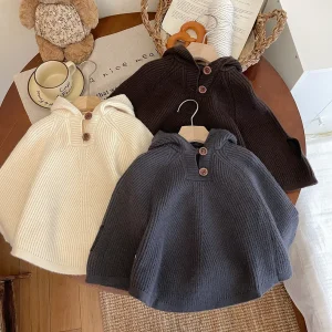 2025 Cappotto a mantella con cappuccio per bambini Poncho in maglia con cappuccio tinta unita moda coreana con design antivento Taglie per bambini 1