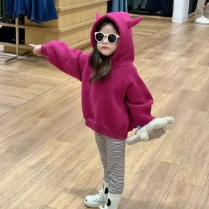 Top invernale per bambina con cappuccio Little Devil foderato in pile elegante autunno/inverno 2025 per ragazze 1