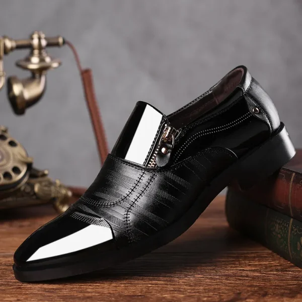 Scarpe eleganti classiche da uomo d'affari Scarpe eleganti da sposa formali eleganti da uomo Scarpe oxford da ufficio slip on da uomo nere 2