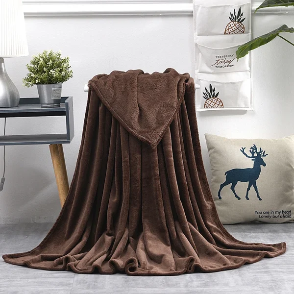 Coperta in flanella tinta unita Morbida coperta in velluto di corallo caldo Coperta invernale per divano Ufficio Aria condizionata Coperta per pisolino yoga 5