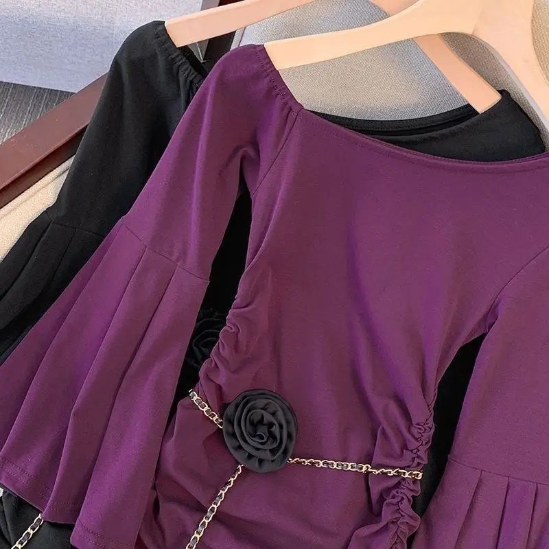 Autunno moda coreana pieghettata tinta unita slash neck manica lunga abito attillato da donna temperamento catena cintura mini abito da donna 4