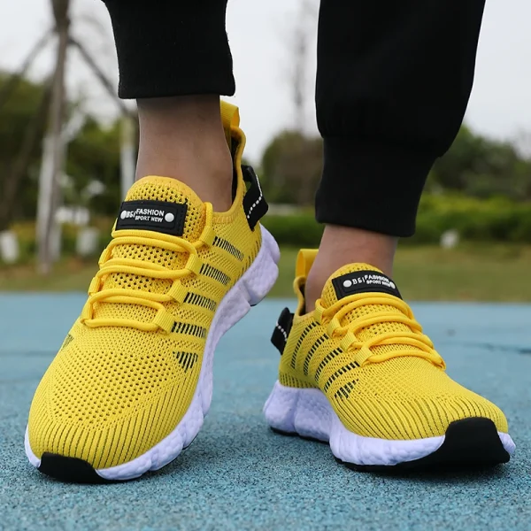 Nuove scarpe da corsa estive con suola morbida da uomo scarpe casual traspiranti in mesh comode scarpe da ginnastica all'aperto versatili alla moda 6