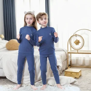 "Rimani al caldo e gioca all'aperto più a lungo con il nostro accogliente Set di biancheria intima termica per bambini" 1