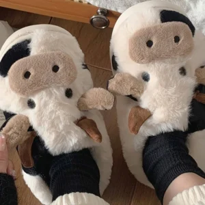 Nuove pantofole invernali in peluche calde di mucca da cartone animato neutra per coppie, pantofole da casa antiscivolo per interni per uomo e donna, cotone per la casa 1