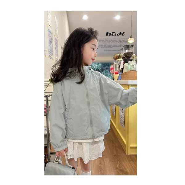 Giacca a vento sottile versione coreana da ragazza Abito primaverile 2025 nuova felpa con cappuccio casual versatile per bambini, giacca di protezione solare 5