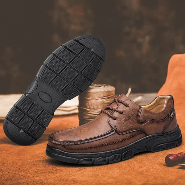 CLOHOO Scarpe da uomo in pelle casual traspiranti con fondo in gomma spessa fatte a mano Mocassini cuciti classici Calzature comode per il tempo libero 4