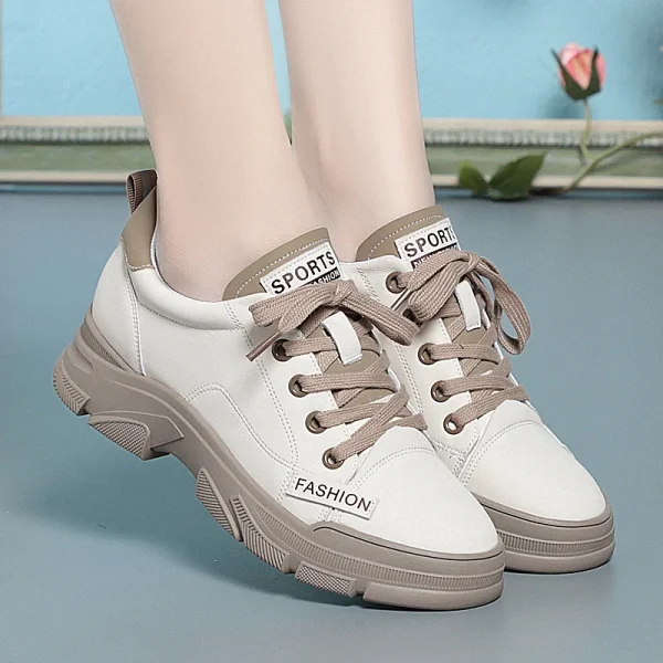 Calzature da trekking per sneaker in morbida pelle antiscivolo da donna primaverili Nuove scarpe sportive da skateboard per il tempo libero con lacci con suola spessa 3