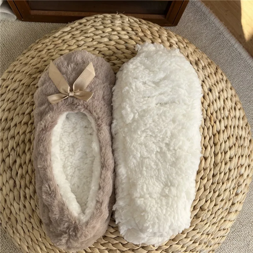 Pantofola invernale calda da donna per la casa in peluche morbida e soffice carina divertente per interni casa femminile antiscivolo scarpe da pavimento da donna cuore amore impugnatura 3