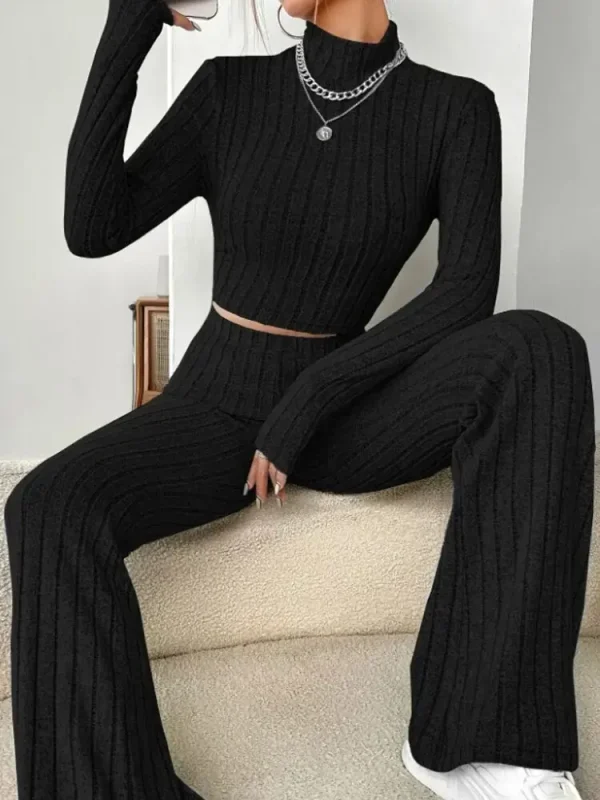 T-shirt ombelico con colletto alla coreana e pantaloni a tromba 2