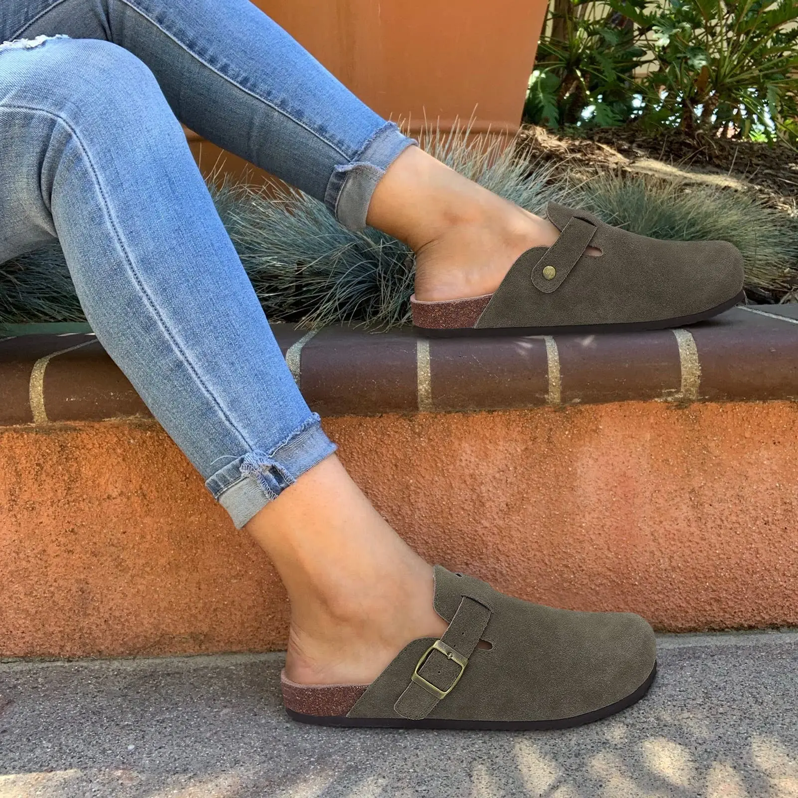 Kidmi Zoccoli in pelle scamosciata da uomo Zoccoli con piedino in sughero per donna Scarpe slip-on con fibbia regolabile in morbida pelle Sandali Pantofole da spiaggia 5