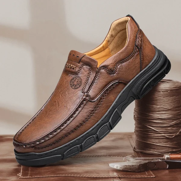 CLOHOO Scarpe da uomo in pelle casual traspiranti con fondo in gomma spessa fatte a mano Mocassini cuciti classici Calzature comode per il tempo libero 5