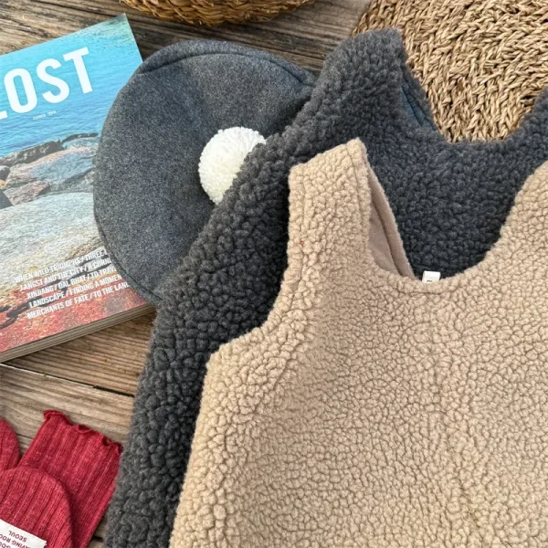 4666 Tuta per bambini 2024 Inverno Nuova neonata Pantaloni con cinturino in lana di agnello più pantaloni con bretelle in velluto 4