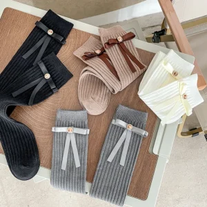 Nuovi calzini a metà polpaccio per ragazze per bambini autunno primavera calze da scuola per bambini in morbido cotone nero bianco calzini con fiocco carino 1