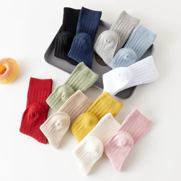 Nuovi calzini per bambini Solid Kids Infant Girls Boys Calzino alto al ginocchio Ragazza per bambini Calzino lungo a righe in cotone solido per bambini 0-5 anni 3