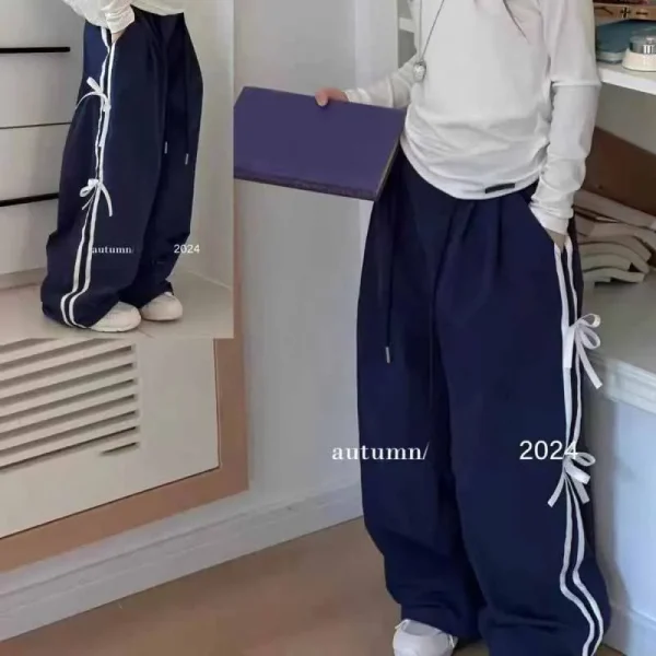 Pantaloni primaverili per ragazze Pantaloni sportivi con papillon per bambini Pantaloni alla moda dolce autunno Nuovi pantaloni casual a righe Biancheria intima allentata per bambini 2