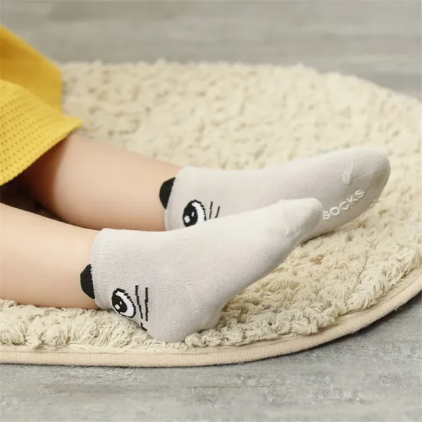 Primavera Autunno Inverno Bambino Sveglio Del Fumetto Calzini e Calzettoni Appena Nato Del Bambino Del Cotone Delle Ragazze Dei Ragazzi Del Bambino Asimmetria Anti-slip Calzini e Calzettoni per 0 -24 mesi 6