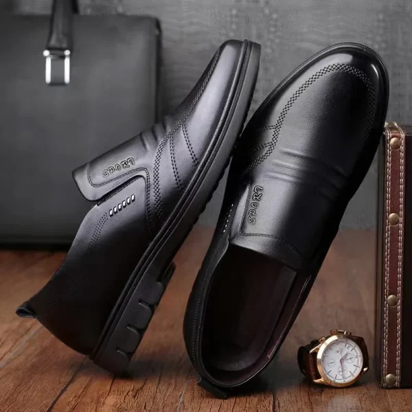 Scarpe in pelle da uomo nuove nere Scarpe antiscivolo e respiro con fondo morbido da uomo Abito da lavoro casual Zapatos di lusso leggero piatto 3
