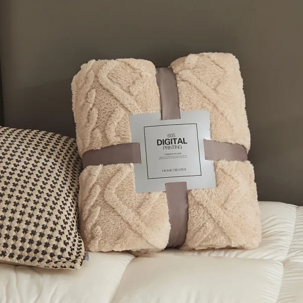 Soffice coperta in velluto corallo, peluche di flanella, comoda coperta morbida per divano, addensata e calda, per camera con aria condizionata, di lusso 2