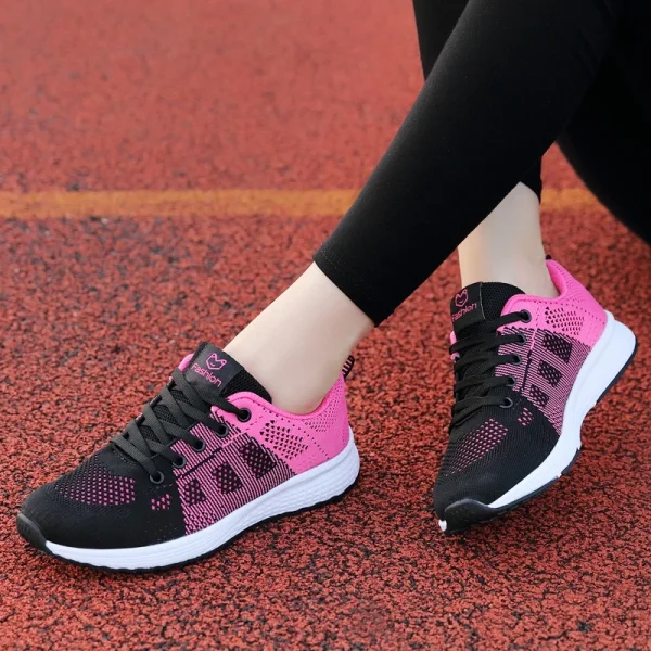 Scarpe primaverili in maglia volante Studente casual coreano Scarpe da donna versatili in rete con lacci Scarpe sportive Scarpe Forrest Gump Comfort Nuovo 3