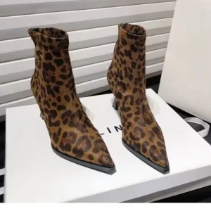 Stivaletti corti moderni da donna con stampa leopardata alla moda ed eleganti con tacco alto 1