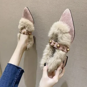 Scarpe di pelliccia alla moda Capispalla autunno/inverno da donna 2025 Nuovo stile Versatile tacco medio a punta Scarpe con tacco grosso Scarpe con fagioli 1