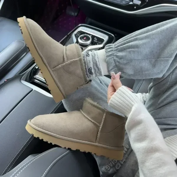 NO-LOGO!!!2024 nuovi mini scarponi da neve classici. Combinando pelle di pecora e vera pelle, stivali caldi invernali alla moda e casual 3