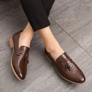 Mocassini di fagioli con nappe uomo new British business trend stampa coccodrillo lazy man slip-on scarpe casual in pelle a punta da uomo 1