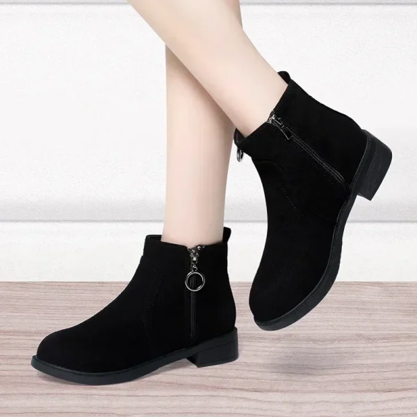Stivaletti con tacco quadrato britannico Stivaletti corti con cerniera laterale in pelle scamosciata Scarpe retrò da donna di grandi dimensioni Botas De Mujer 2025 3