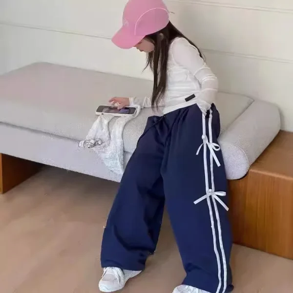 Pantaloni primaverili per ragazze Pantaloni sportivi con papillon per bambini Pantaloni alla moda dolce autunno Nuovi pantaloni casual a righe Biancheria intima allentata per bambini 3